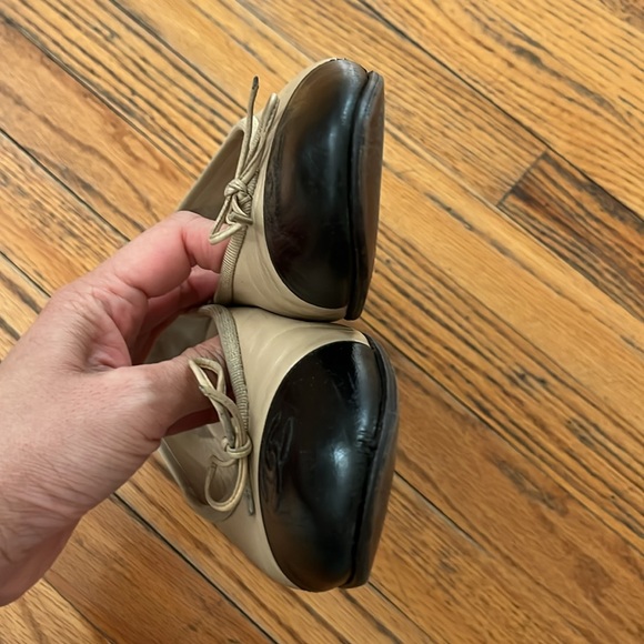 Used Chanel two toned Ballet Flats size 38.5 - Picture 5 of 9